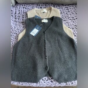 NWT Universal Thread boundle Button-Up Vest